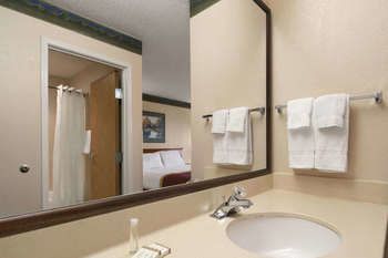 Hotel Baymont Inn And Suites Dekalb