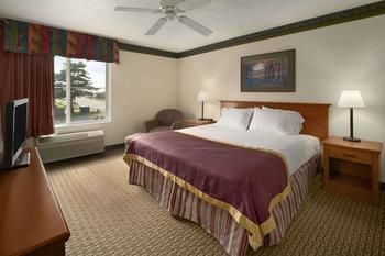 Hotel Baymont Inn And Suites Dekalb