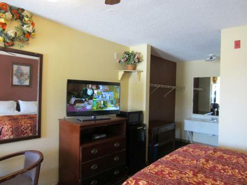 Motel First Western Inn - Fairmont City