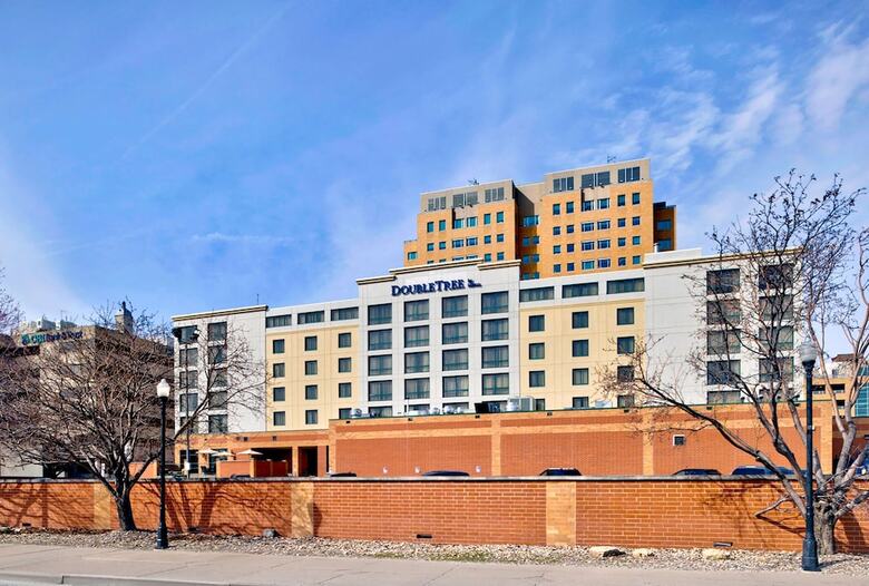 Radisson Quad City Plaza Hotel