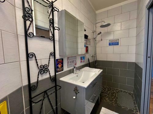 Charming Atypical 3 Bedroom Apartment