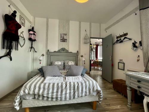 Charming Atypical 3 Bedroom Apartment