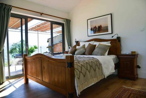Luxury Countryside Cottage With Mountain Views