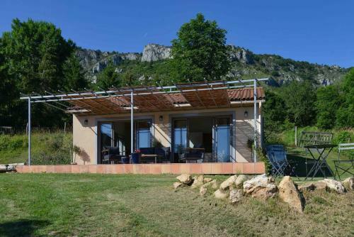 Luxury Countryside Cottage With Mountain Views