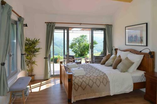 Luxury Countryside Cottage With Mountain Views
