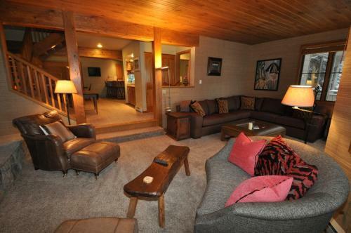Hostal Golf Course Residences By Gore Creek Properties