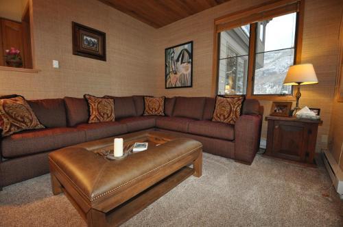 Hostal Golf Course Residences By Gore Creek Properties
