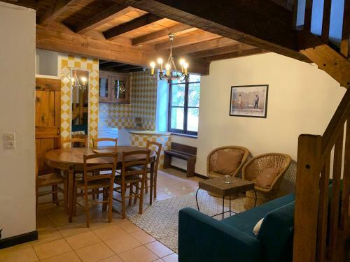 Lodge G�te Pommier Au Ch�teau Des Pauses
