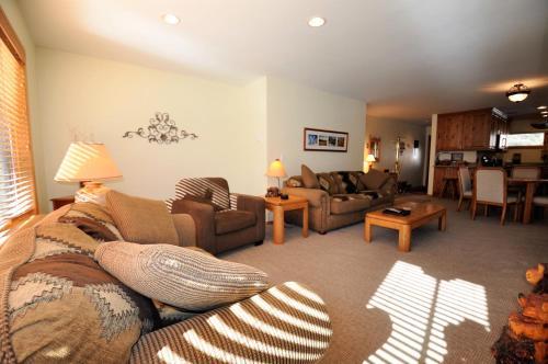 Hostal Sandstone Residences By Gore Creek Properties