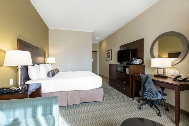 The Oaks Hotel & Suites