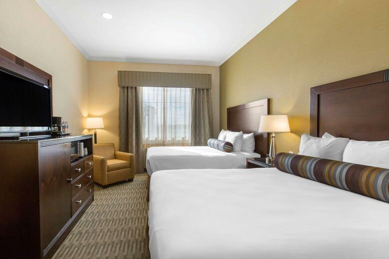 The Oaks Hotel & Suites