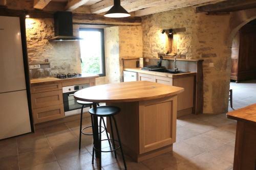Grande Maison de Caract�re En Pierres -superbe Vue