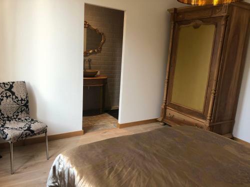 Hostal Chambres Au Ch�teau Du Mouillat