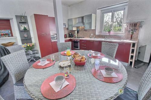 Maison Au Calme Dans Un Endroit De Verdure
