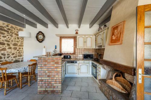Saint Coulomb, Les Bas Chemins Maison