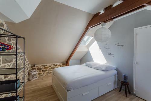 Saint Coulomb, Les Bas Chemins Maison
