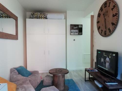 Chic And Spacious Apart With Terrace And Parking