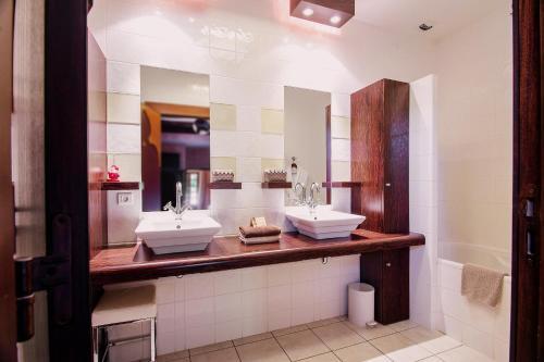 Hotel Au Logis Des Remparts