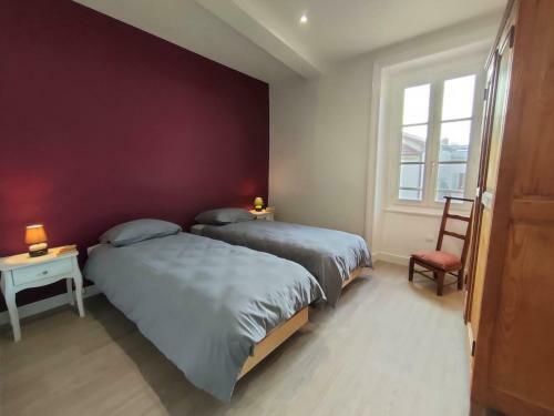 G�te Saint-haon-le-ch�tel, 3 Pi�ces, 6 Personnes - Fr-1-496-254