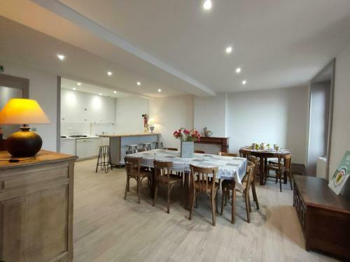 G�te Saint-haon-le-ch�tel, 4 Pi�ces, 10 Personnes - Fr-1-496-252
