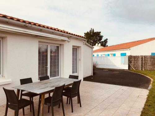 Maison de La Roseraie, 6 Couchages Et Beau Jardin