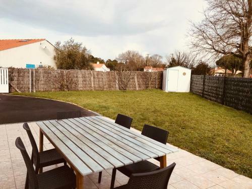 Maison de La Roseraie, 6 Couchages Et Beau Jardin