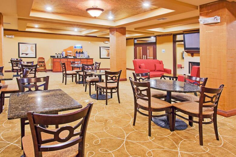 Holiday Inn Express Hotel & Suites Foley