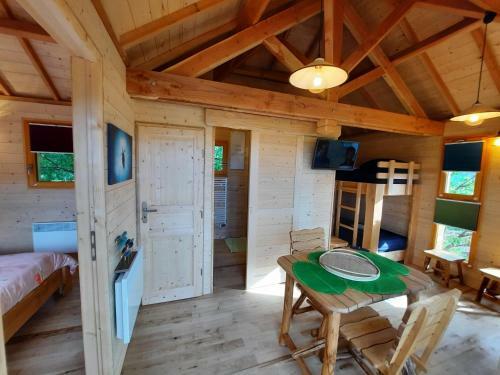 Hostal Roulottes Au Pied Du Vercors