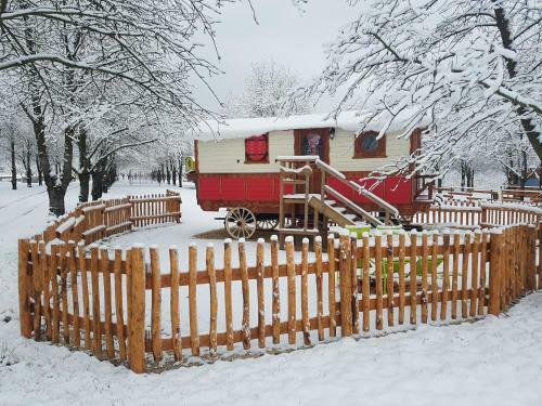 Hostal Roulottes Au Pied Du Vercors