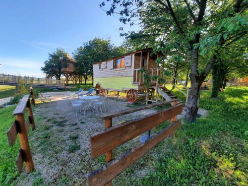 Hostal Roulottes Au Pied Du Vercors