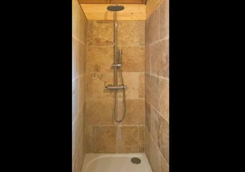 Hostal Roulottes Au Pied Du Vercors