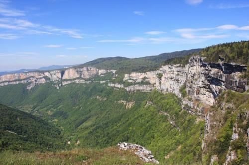Hostal Roulottes Au Pied Du Vercors