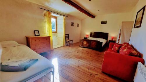 4 Bedroom Holiday Home With Private Pool And Garden