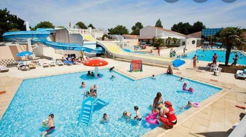 Mobilhome Gd Luxe Bois Masson 3ch 2sdb 4 Funpass Offerts (2a 2e)