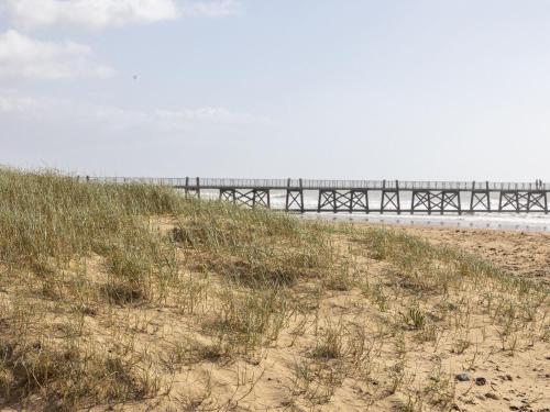 Inviting Bungalow In Saint-jean-de-monts With Terrace