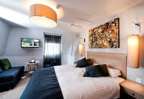 Bed & Breakfast Dog And Partridge