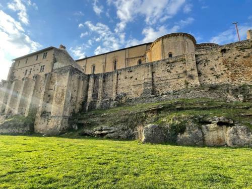 Maison Atypique Dans Cit� M�di�vale