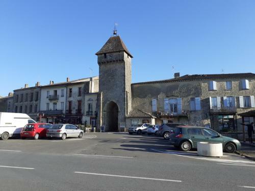 Maison Atypique Dans Cit� M�di�vale