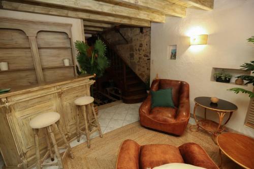 Maison Atypique Dans Cit� M�di�vale