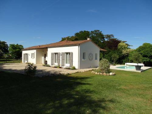 La Villa A Chateau Franc-daut Sleeps 6