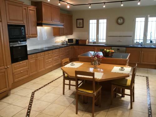 Luxurious Sea View Villa In Saint Paul De Vence