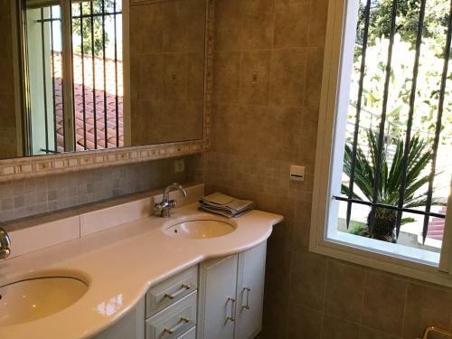 Luxurious Sea View Villa In Saint Paul De Vence