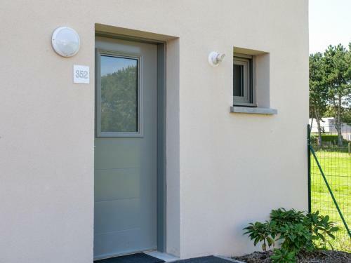 Maison Neuve Lumineuse Avec Jardin, Parking Priv�