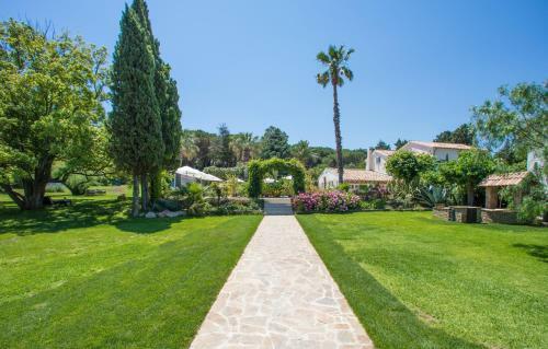 Hotel La Bastide Des Salins