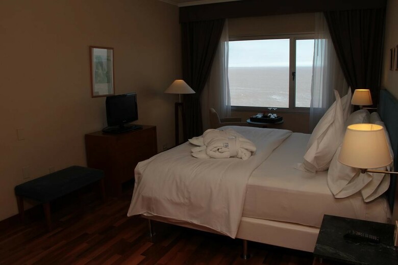 Hotel NH Montevideo Columbia