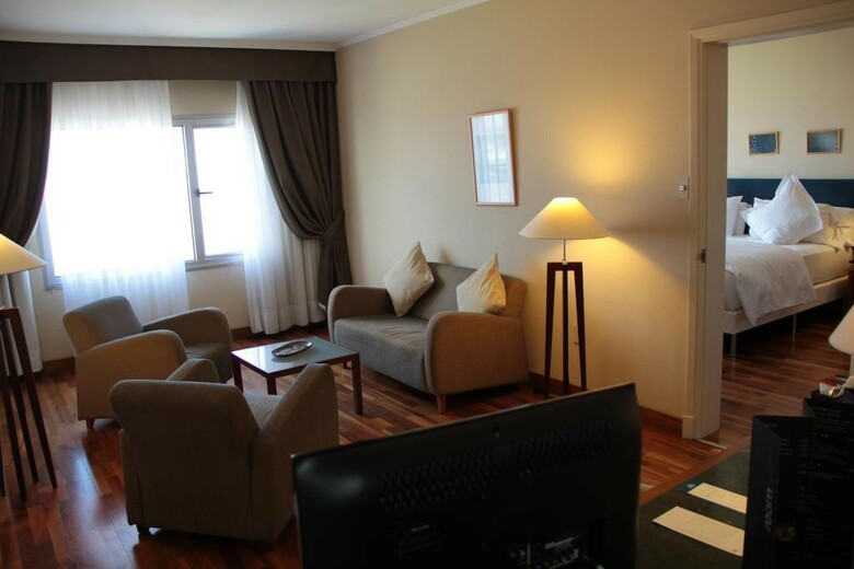 Hotel NH Montevideo Columbia