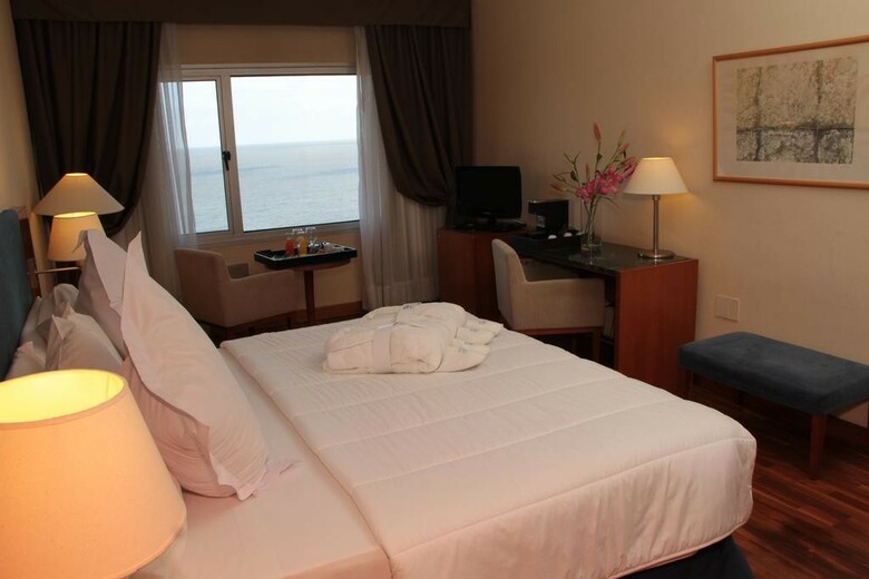 Hotel NH Montevideo Columbia
