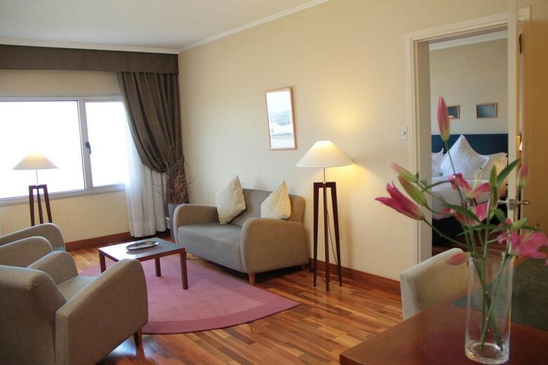 Hotel NH Montevideo Columbia