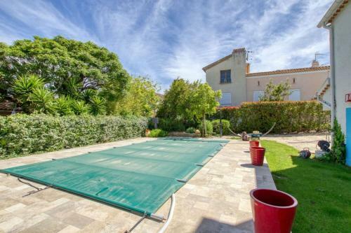 Elegant House With Terrace Garden And Pool
