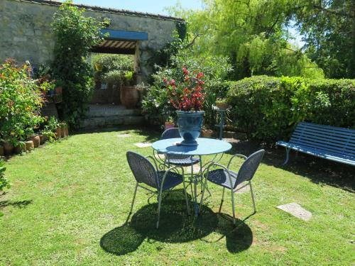 Holiday Home Les Volets Bleus